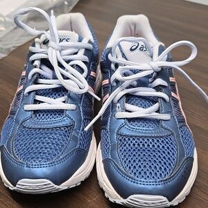 Aasics Size 5 Blue and Pink Athletic Shoes